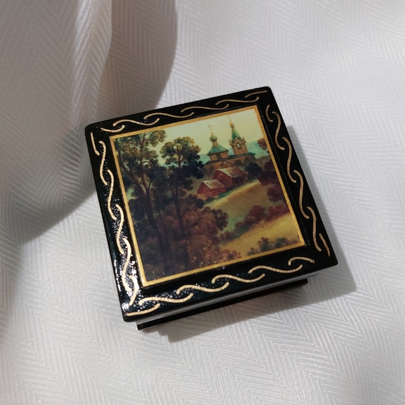 Lacquer Miniature Small Box Trinket Russia Russian Folk Craft Hand Painted 🎨 - Picture 2 of 8